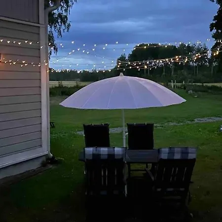 Chalé Pieni Saneerattu Hirsitalo Koskenpartaalla