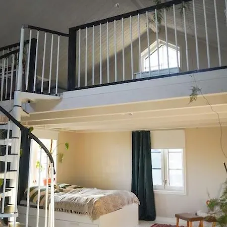 Pieni Saneerattu Hirsitalo Koskenpartaalla Alpehytte Lapinjärvi