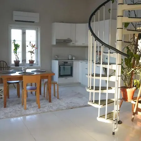 Pieni Saneerattu Hirsitalo Koskenpartaalla