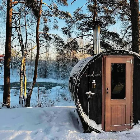 Pieni Saneerattu Hirsitalo Koskenpartaalla Alpehytte