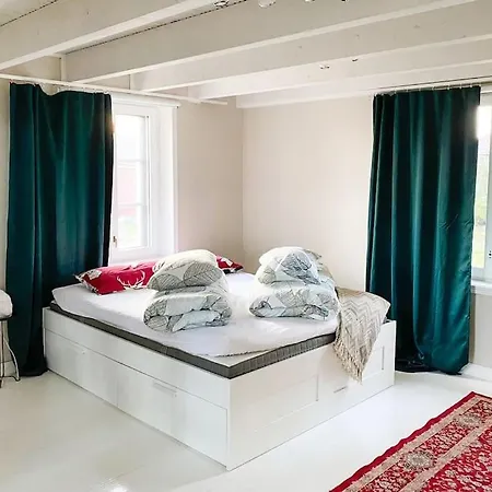 Pieni Saneerattu Hirsitalo Koskenpartaalla Lapinjärvi