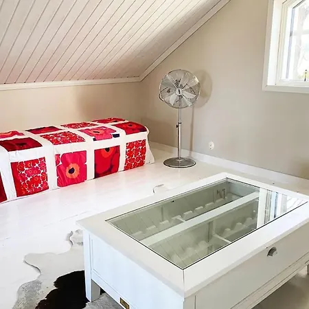 Pieni Saneerattu Hirsitalo Koskenpartaalla Lapinjärvi