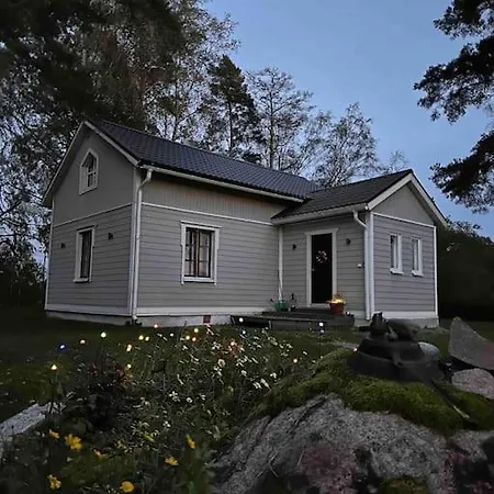 Pieni Saneerattu Hirsitalo Koskenpartaalla