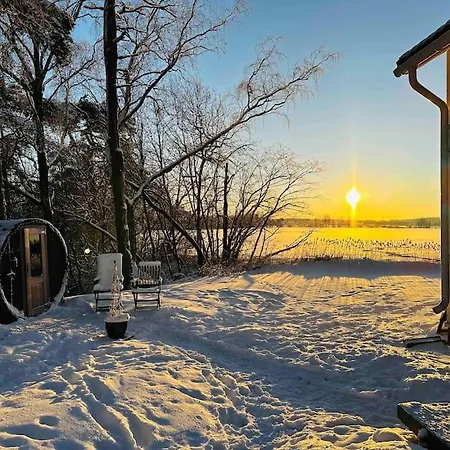 Pieni Saneerattu Hirsitalo Koskenpartaalla Alpehytte