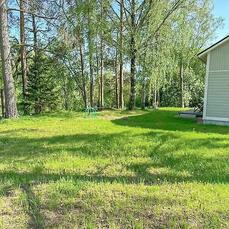 Pieni Saneerattu Hirsitalo Koskenpartaalla Alpehytte Lapinjärvi