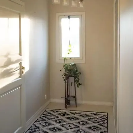 Pieni Saneerattu Hirsitalo Koskenpartaalla * Lapinjärvi