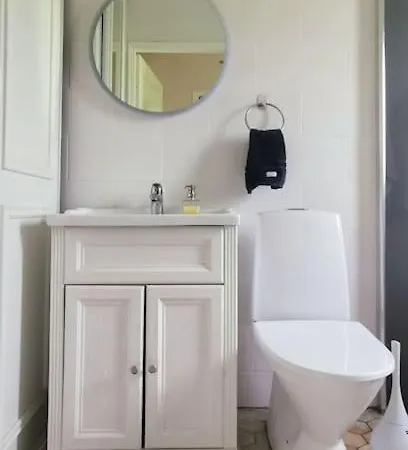 Pieni Saneerattu Hirsitalo Koskenpartaalla * Lapinjärvi