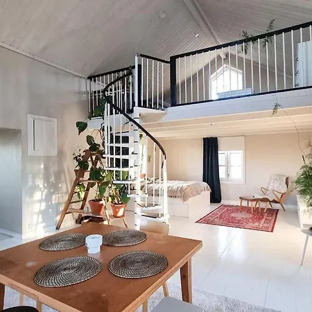 Alpehytte Pieni Saneerattu Hirsitalo Koskenpartaalla *