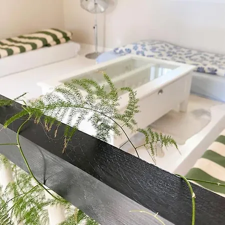 Pieni Saneerattu Hirsitalo Koskenpartaalla Alpehytte Lapinjärvi