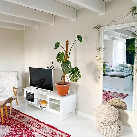 Alpehytte Pieni Saneerattu Hirsitalo Koskenpartaalla Lapinjärvi